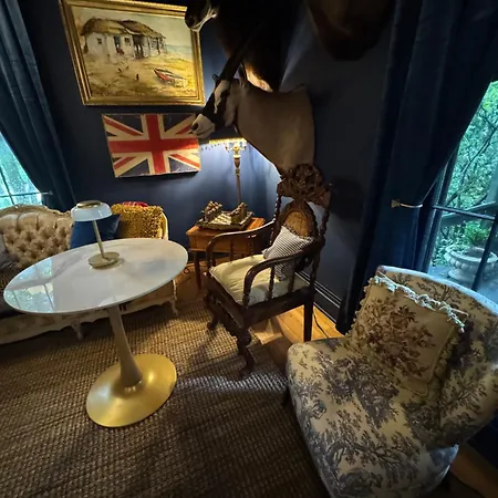 J And M On Capital Boutique Guesthouse